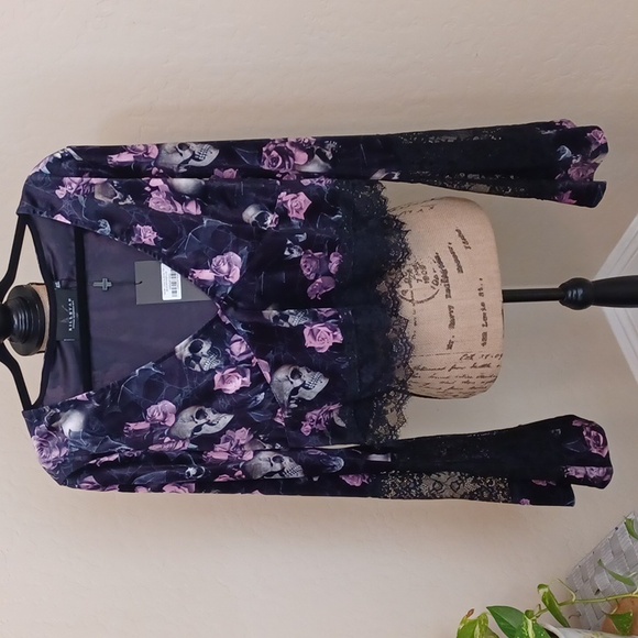KILLSTAR 4x NAOMI CROPPED LONG BELL SLEEVES TOP PURPLE ROSES 💀 - Picture 1 of 15